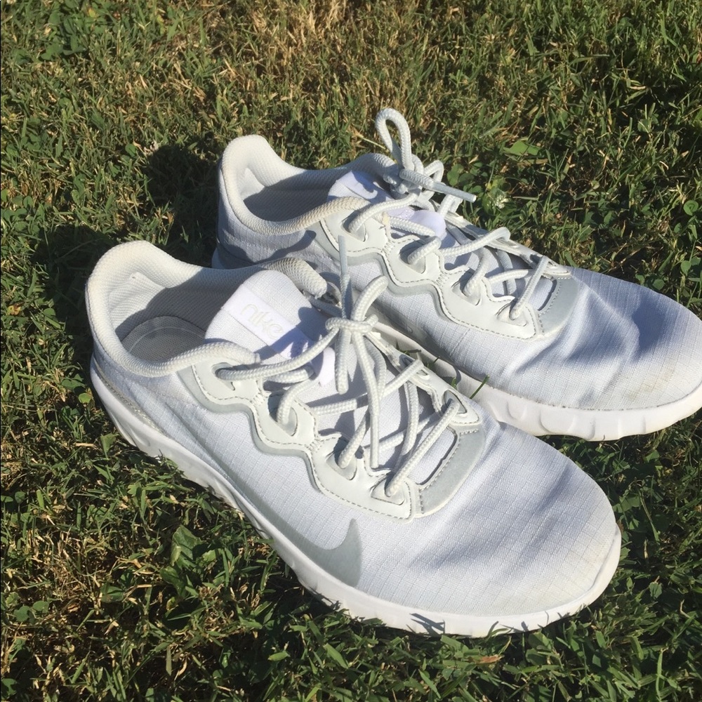 SOLD White Nike Shoes Size 9.5